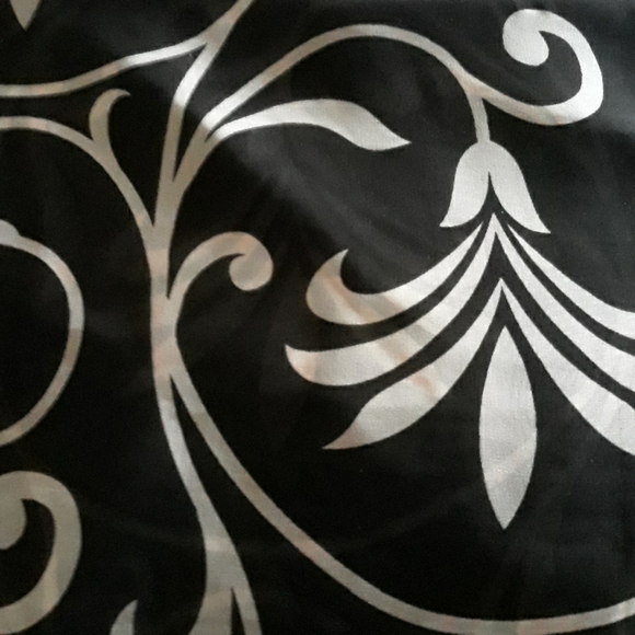 Rectangular Scarf - Picture 5 of 6